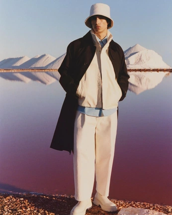 A cover of "Minimal" cluster. The owner is raycld. The cluster consists of 4 elements.