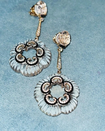 A cover of "oh-authentic" cluster. The owner is eoweww. The cluster consists of 20 elements.