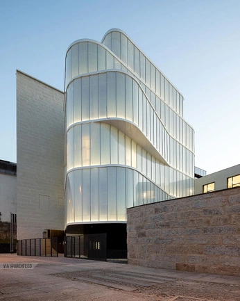 A cover of "Buildings" cluster. The owner is mvsuriano. The cluster consists of 13 elements.