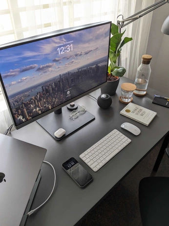 A cover of "Desks" cluster. The owner is krypio. The cluster consists of 13 elements.