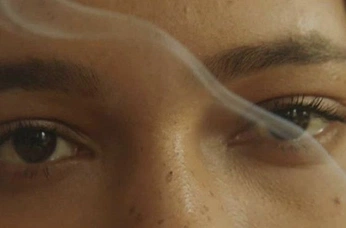 A cover of "e y e s" cluster. The owner is alxs.nv. The cluster consists of 2 elements.