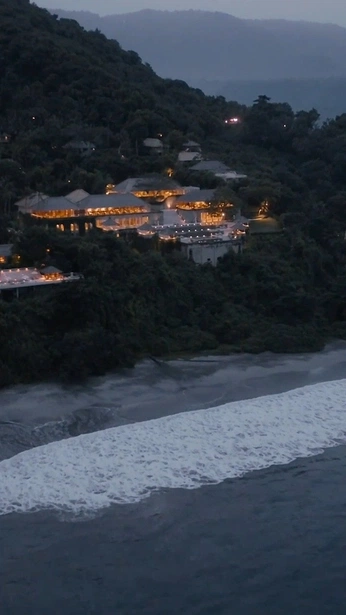 A cover of "Feed data for AO-Hotels" cluster. The owner is marufhossain. The cluster consists of 19 elements.