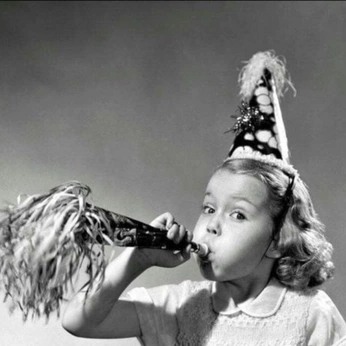 A cover of "party" cluster. The owner is claudiamastr. The cluster consists of 3 elements.