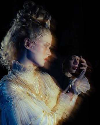 A cover of "Vampiro" cluster. The owner is merlinn. The cluster consists of 5 elements.