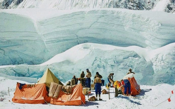 A cover of "adventure" cluster. The owner is dewsy. The cluster consists of 4 elements.