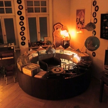 A cover of "inter" cluster. The owner is krumpirusae. The cluster consists of 26 elements.