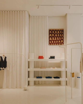 A cover of "SOS store" cluster. The owner is aomsin. The cluster consists of 9 elements.