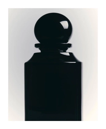 A cover of "Perfum" cluster. The owner is carolopezkeller. The cluster consists of 26 elements.