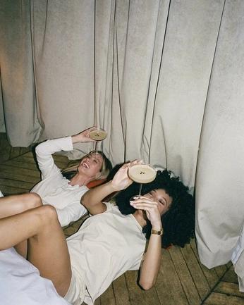 A cover of "35mm" cluster. The owner is itslouisa. The cluster consists of 1 element.