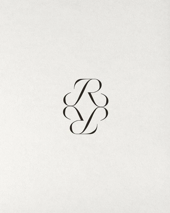 A cover of "Monograms" cluster. The owner is sakunon. The cluster consists of 18 elements.