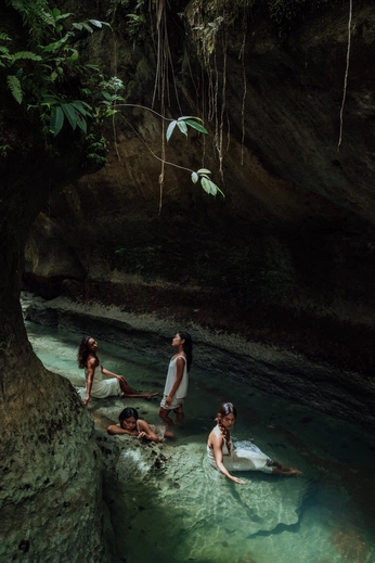 A cover of "4" cluster. The owner is nozusanvole. The cluster consists of 15 elements.