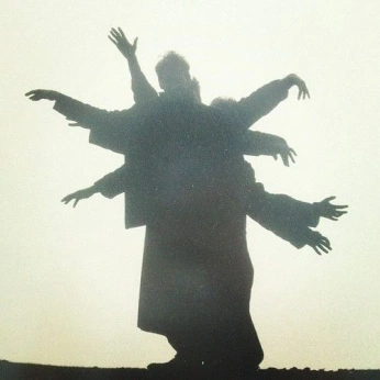 A cover of "Les créatures" cluster. The owner is easarsfield. The cluster consists of 98 elements.