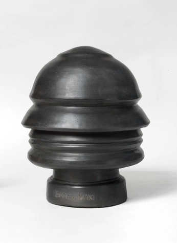 A cover of "Finials" cluster. The owner is movvv. The cluster consists of 17 elements.