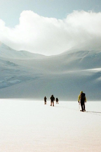 A cover of "Waning Gibbous" cluster. The owner is moonpositions. The cluster consists of 2 elements.