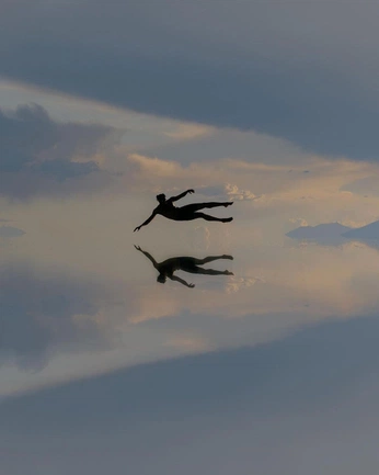 A cover of "Unmoored" cluster. The owner is ridgerdale. The cluster consists of 19 elements.