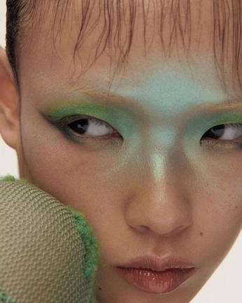 A cover of "Makeup" cluster. The owner is moonfairy. The cluster consists of 13 elements.