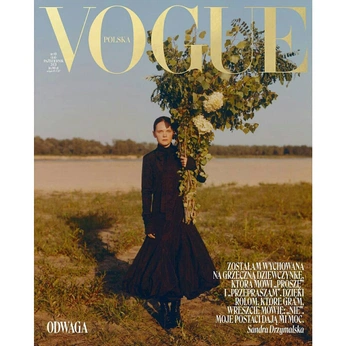 A cover of "𝐯𝐨𝐠𝐮𝐞’" cluster. The owner is 5alom328. The cluster consists of 2 elements.