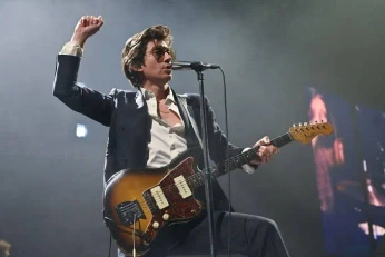 A cover of "dresses" cluster. The owner is wakhthu. The cluster consists of 1 element.