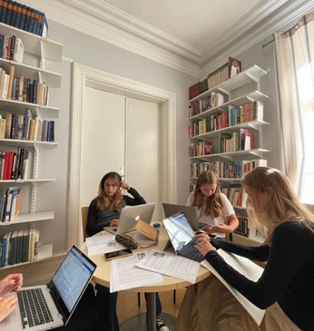 A cover of "Grad" cluster. The owner is baileyf12. The cluster consists of 5 elements.