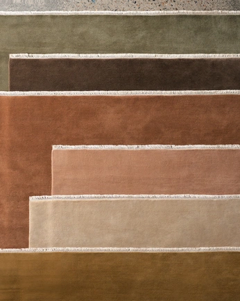 A cover of "Colorings" cluster. The owner is kmbottone. The cluster consists of 86 elements.