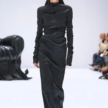 A cover of "Dresses" cluster. The owner is loveletterforyou. The cluster description is "Runway Dresses". The cluster consists of 52 elements.