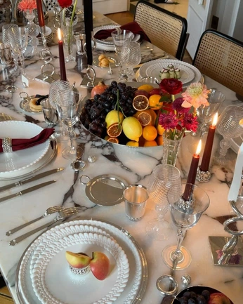 A cover of "dining table" cluster. The owner is novisonday. The cluster consists of 1 element.