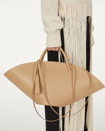 A cover of "oooo fashion" cluster. The owner is mariahisloved. The cluster consists of 5 elements.