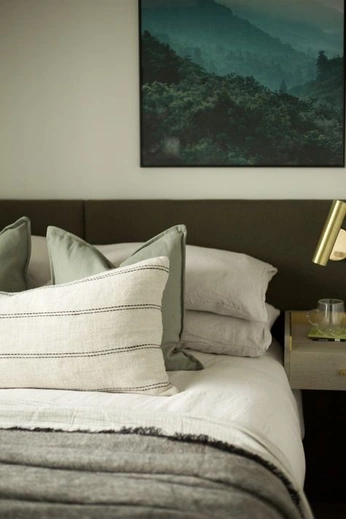 A cover of "b e d r o o m" cluster. The owner is payaldasani. The cluster consists of 9 elements.