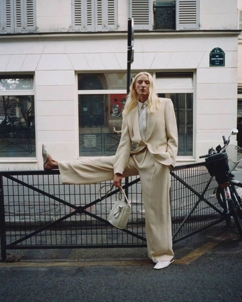 A cover of "Hanna" cluster. The owner is leandertuellmann. The cluster consists of 6 elements.