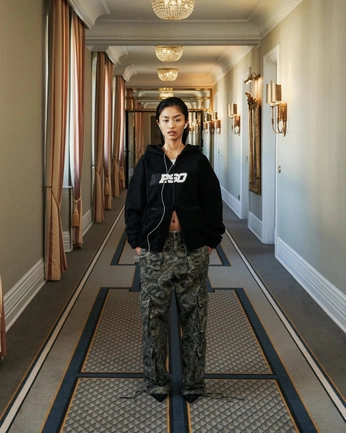 A cover of "Color" cluster. The owner is imthebest. The cluster consists of 2 elements.