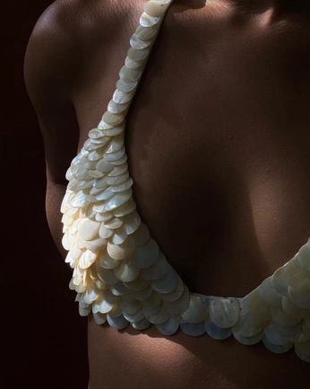 A cover of "iridescent" cluster. The owner is callbackdesign. The cluster consists of 3 elements.