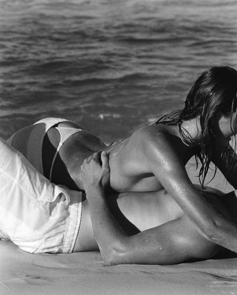 A cover of "LOVE" cluster. The owner is suriyaclara. The cluster consists of 19 elements.