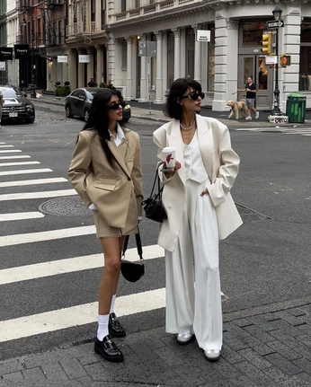 A cover of "Tailoring" cluster. The owner is ckeur. The cluster consists of 32 elements.