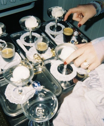 A cover of "Crescendo" cluster. The owner is itskennyatta. The cluster consists of 32 elements.