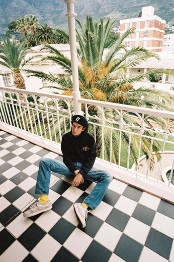 A cover of "visually aesthetic" cluster. The owner is thenewdc. The cluster consists of 19 elements.