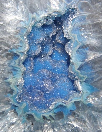 A cover of "FireIce" cluster. The owner is hallietut. The cluster consists of 51 elements.