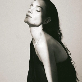 A cover of "poses" cluster. The owner is cristhian25. The cluster consists of 122 elements.