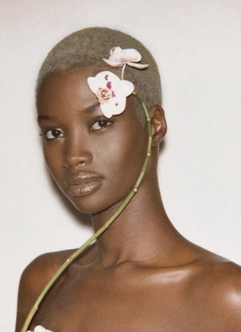 A cover of "to be beautiful" cluster. The owner is coraecarter. The cluster consists of 4 elements.