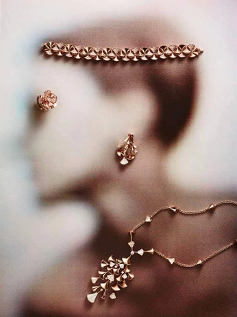 A cover of "THREETREES | DAILY PHOTO" cluster. The owner is nguynvitminvuwu. The cluster consists of 10 elements.