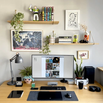 A cover of "desks" cluster. The owner is jimif. The cluster consists of 4 elements.