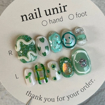 A cover of "Nail" cluster. The owner is brunaahre. The cluster consists of 1 element.