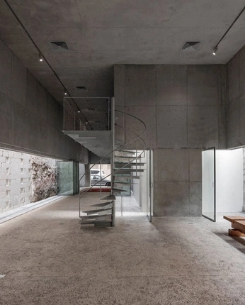 A cover of "trepp" cluster. The owner is pinnter. The cluster consists of 2 elements.