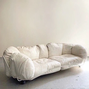 A cover of "mo🛏️" cluster. The owner is arminna. The cluster consists of 3 elements.