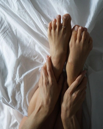 A cover of "feet" cluster. The owner is lorinefsca. The cluster consists of 7 elements.