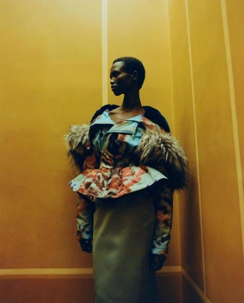 A cover of "Photography inspo" cluster. The owner is riskhaxen. The cluster consists of 17 elements.