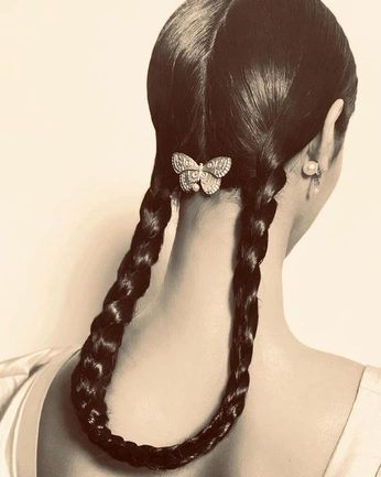 A cover of "Hair" cluster. The owner is tsoriano. The cluster consists of 5 elements.