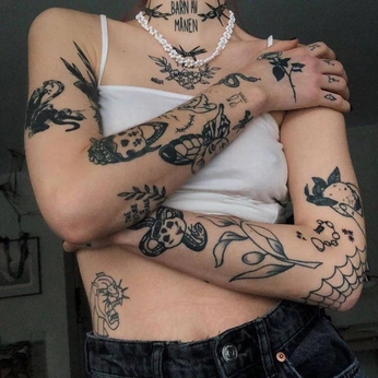 A cover of "tats" cluster. The owner is alineds. The cluster consists of 2 elements.