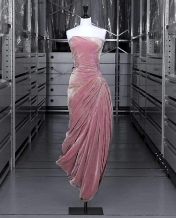 A cover of "Classics" cluster. The owner is easarsfield. The cluster consists of 4 elements.