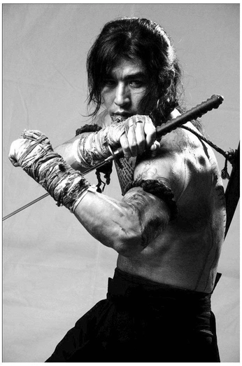 A cover of "people" cluster. The owner is qurow. The cluster consists of 337 elements.