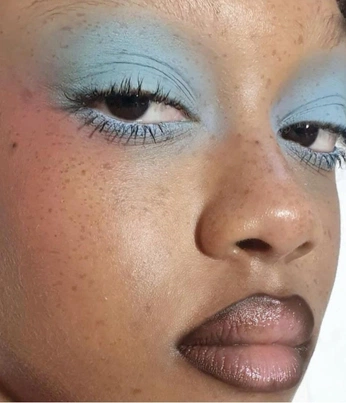 A cover of "surreal editorial makeup" cluster. The owner is luciamc12. The cluster consists of 6 elements.